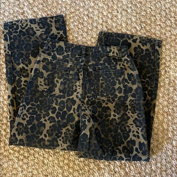 Leopard Print Wide-Leg Jeans - 6 - Picture 2 of 2